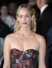 Amber Valletta